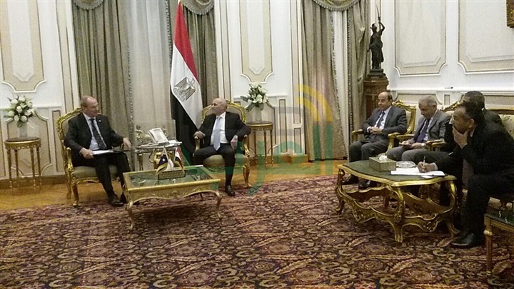 "العصار" يبحث مع وزير الإستثمار والتجارة الاسترالى تنشيط حركتى التجارة والاستثمار بين البلدين