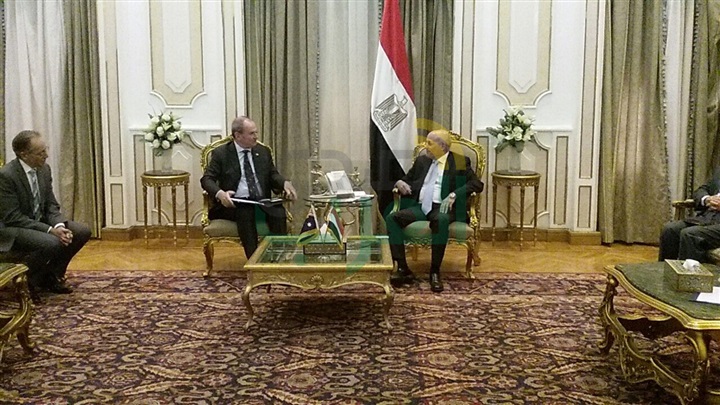 "العصار" يبحث مع وزير الإستثمار والتجارة الاسترالى تنشيط حركتى التجارة والاستثمار بين البلدين