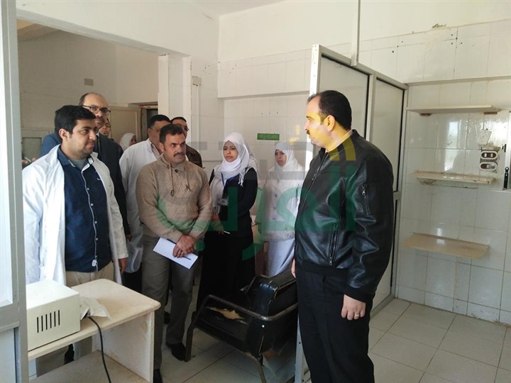 بالصور ..  وكيل وزارة الصحة بالشرقية  يفاجىء مستشفى القرين المركزى