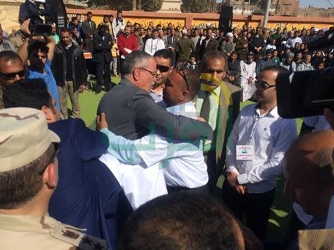  بالصور .. 40 شابا يقدمون أكفانهم بالمنيا كرسالة منهم لوأد فتنة الثأر ودعوة العائلات للصلح 
