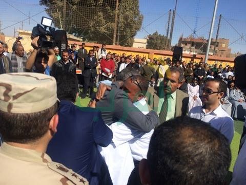  بالصور .. 40 شابا يقدمون أكفانهم بالمنيا كرسالة منهم لوأد فتنة الثأر ودعوة العائلات للصلح 