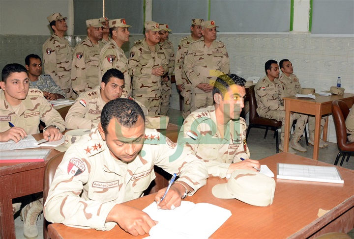 الفريق أول صدقى صبحى يتفقد أحد المعاهد التخصصية بالقوات المسلحة