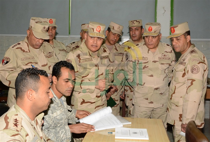 الفريق أول صدقى صبحى يتفقد أحد المعاهد التخصصية بالقوات المسلحة