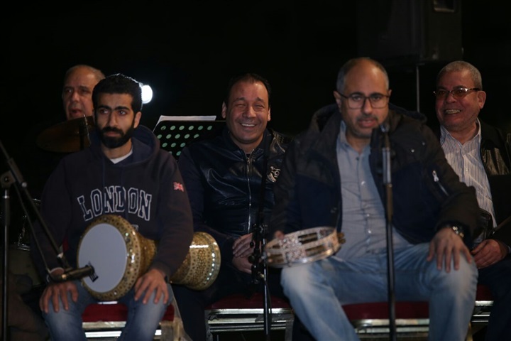 بالصور .. مدحت صالح في البروفات الأخيرة بمعبد الكرنك  
