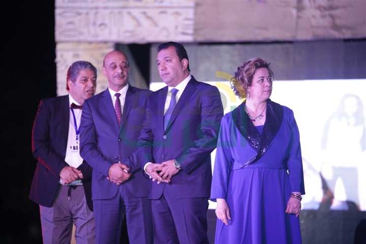 بالصور .. نجل الساحر يتسلم تكريم والده بالأقصر للسينما الافريقية بالصور .. نجل الساحر يتسلم تكريم والده بالأقصر للسينما الافريقية
