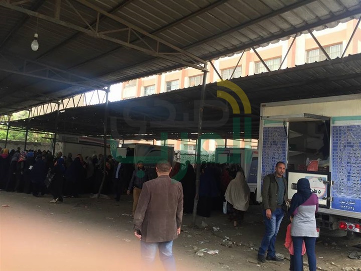 بالصور.. نقل سيارات الخدمة الوطنية لموقف بهتيم