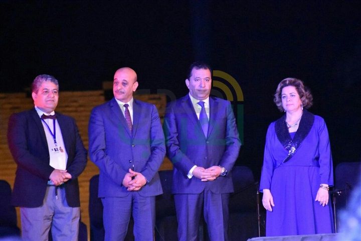بالصور .. نجل الساحر يتسلم تكريم والده بالأقصر للسينما الافريقية بالصور .. نجل الساحر يتسلم تكريم والده بالأقصر للسينما الافريقية