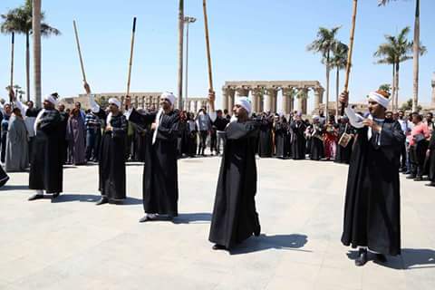 بالصور .. الفنون الشعبية المصرية تبهر الأجانب في الأقصر بالصور .. الفنون الشعبية المصرية تبهر الأجانب في الأقصر