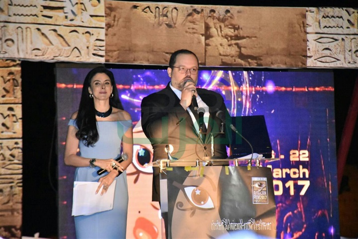 بالصور .. نجل الساحر يتسلم تكريم والده بالأقصر للسينما الافريقية بالصور .. نجل الساحر يتسلم تكريم والده بالأقصر للسينما الافريقية