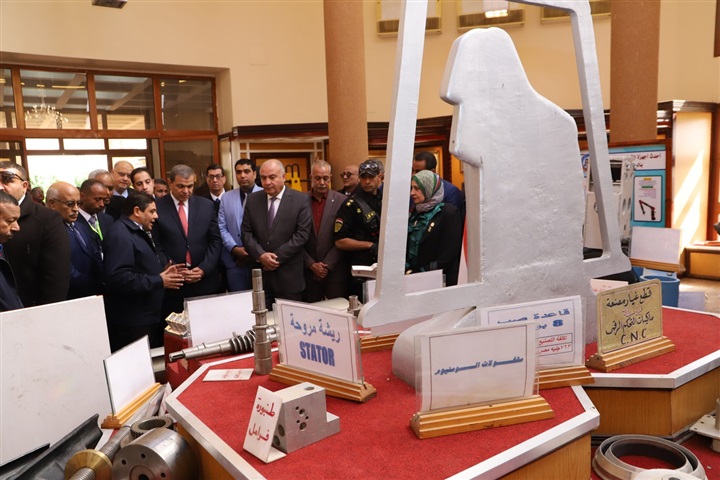 "سعفان" ومحافظ قنا يشهدان ختام فعاليات ملتقي السلامة والصحة المهنية بمجمع الألومنيوم بنجع حمادي