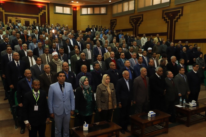 "سعفان" ومحافظ قنا يشهدان ختام فعاليات ملتقي السلامة والصحة المهنية بمجمع الألومنيوم بنجع حمادي