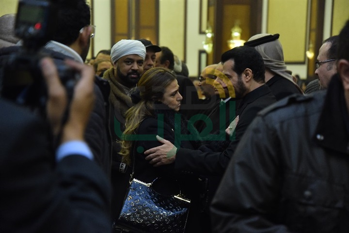 بالصور.. انتهاء عزاء والد الفنان إيهاب توفيق 