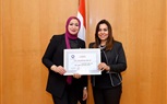 محافظ دمياط تكرم المتميزين فى عدد من المجالات