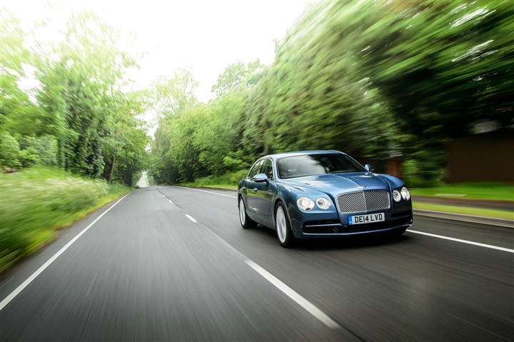 برنامج Bentley للسيارات المستعمَلة المعتمَدة ‘Certified by Bentley’ يرسي المعايير ضمن قطاع السيارات الفاخرة المستعمَلة