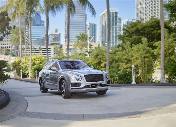 برنامج Bentley للسيارات المستعمَلة المعتمَدة ‘Certified by Bentley’ يرسي المعايير ضمن قطاع السيارات الفاخرة المستعمَلة برنامج Bentley للسيارات المستعمَلة المعتمَدة ‘Certified by Bentley’ يرسي المعايير ضمن قطاع السيارات الفاخرة المستعمَلة