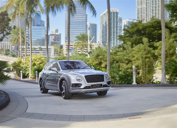 برنامج Bentley للسيارات المستعمَلة المعتمَدة ‘Certified by Bentley’ يرسي المعايير ضمن قطاع السيارات الفاخرة المستعمَلة