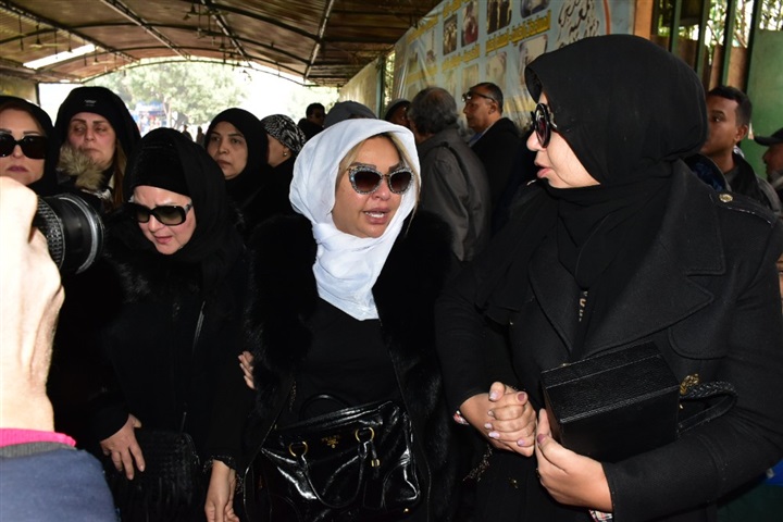 بالصور.. تشيع جثمان الفنانه ماجده الصباحي من مسجد مصطفى محمود بالصور.. تشيع جثمان الفنانه ماجده الصباحي من مسجد مصطفى محمود
