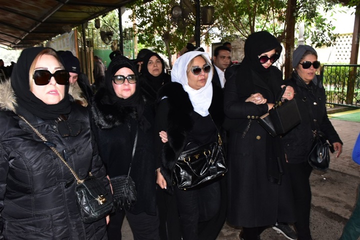 بالصور.. تشيع جثمان الفنانه ماجده الصباحي من مسجد مصطفى محمود بالصور.. تشيع جثمان الفنانه ماجده الصباحي من مسجد مصطفى محمود
