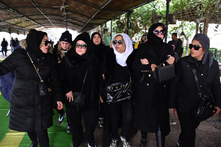 بالصور.. تشيع جثمان الفنانه ماجده الصباحي من مسجد مصطفى محمود بالصور.. تشيع جثمان الفنانه ماجده الصباحي من مسجد مصطفى محمود