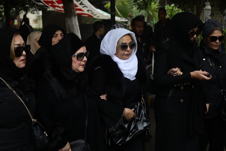 بالصور.. تشيع جثمان الفنانه ماجده الصباحي من مسجد مصطفى محمود بالصور.. تشيع جثمان الفنانه ماجده الصباحي من مسجد مصطفى محمود