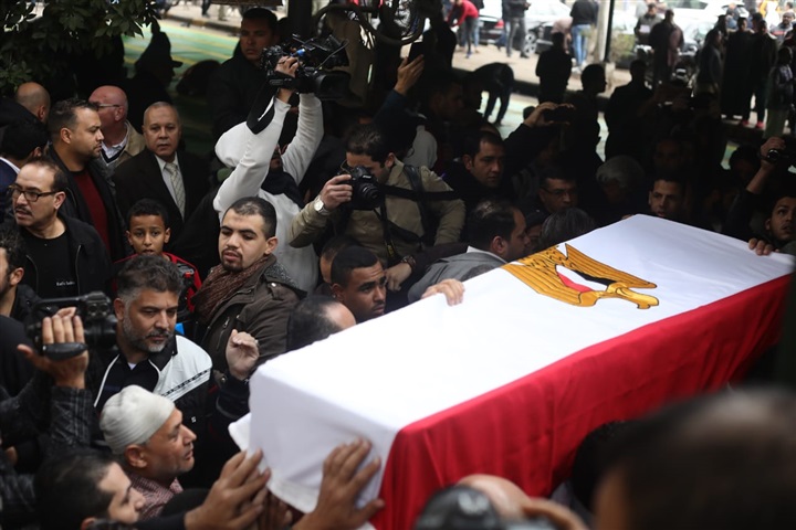 بالصور.. تشيع جثمان الفنانه ماجده الصباحي من مسجد مصطفى محمود بالصور.. تشيع جثمان الفنانه ماجده الصباحي من مسجد مصطفى محمود