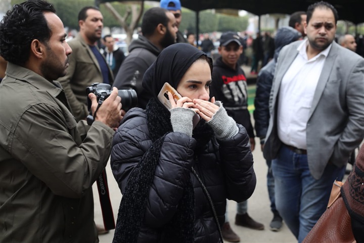 بالصور.. تشيع جثمان الفنانه ماجده الصباحي من مسجد مصطفى محمود بالصور.. تشيع جثمان الفنانه ماجده الصباحي من مسجد مصطفى محمود