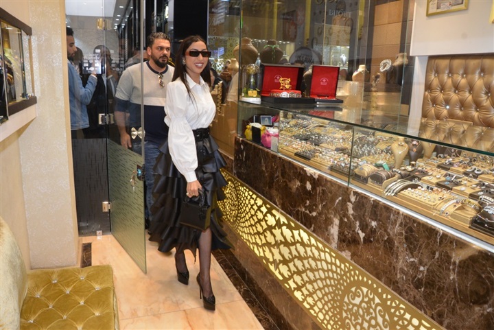الفنانة دنيا باطمة تفتتح مهرجان رواق الأميرات في نسخته الثالثة الفنانة دنيا باطمة تفتتح مهرجان رواق الأميرات في نسخته الثالثة