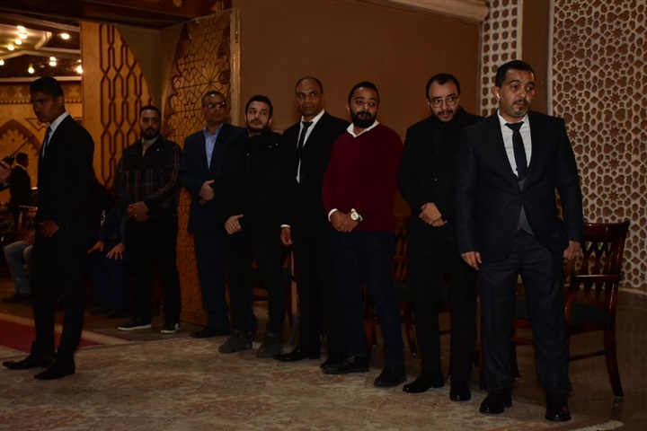 بالصور.. وصول خالد جلال وميريت الحريري ومحمدعز لتقديم العزاء في والدة حسام داغر بالصور.. وصول خالد جلال وميريت الحريري ومحمدعز لتقديم العزاء في والدة حسام داغر
