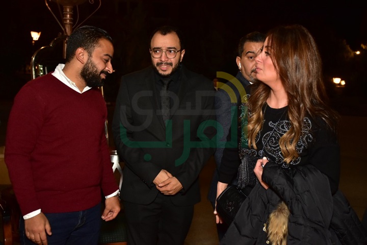 بالصور.. وصول خالد جلال وميريت الحريري ومحمدعز لتقديم العزاء في والدة حسام داغر بالصور.. وصول خالد جلال وميريت الحريري ومحمدعز لتقديم العزاء في والدة حسام داغر