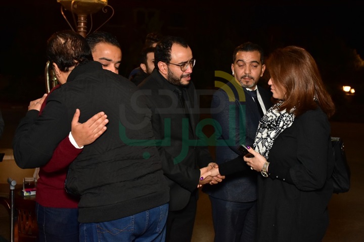 بالصور.. وصول خالد جلال وميريت الحريري ومحمدعز لتقديم العزاء في والدة حسام داغر بالصور.. وصول خالد جلال وميريت الحريري ومحمدعز لتقديم العزاء في والدة حسام داغر