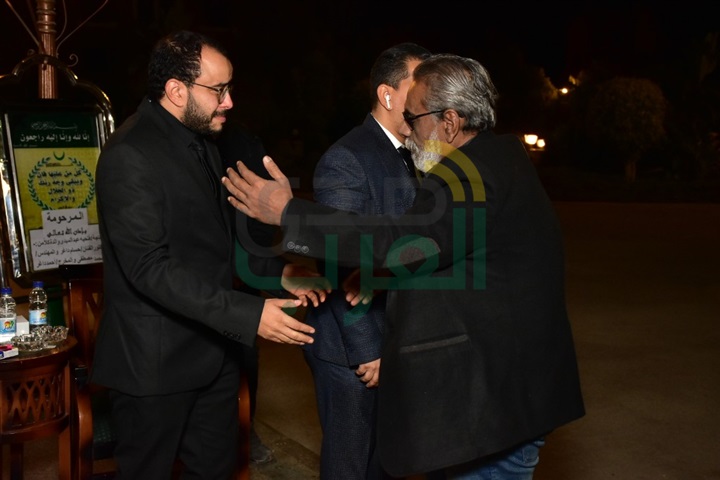 بالصور.. وصول خالد جلال وميريت الحريري ومحمدعز لتقديم العزاء في والدة حسام داغر بالصور.. وصول خالد جلال وميريت الحريري ومحمدعز لتقديم العزاء في والدة حسام داغر