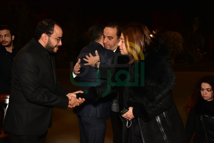 بالصور.. وصول خالد جلال وميريت الحريري ومحمدعز لتقديم العزاء في والدة حسام داغر بالصور.. وصول خالد جلال وميريت الحريري ومحمدعز لتقديم العزاء في والدة حسام داغر