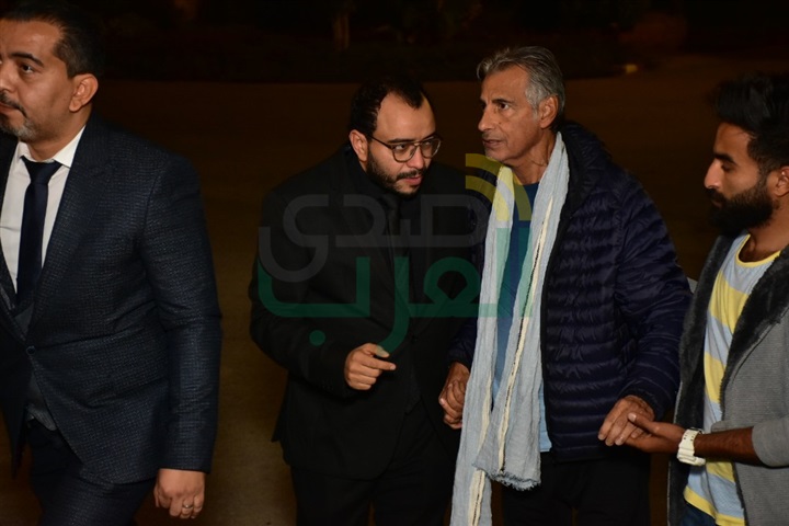 بالصور.. وصول خالد جلال وميريت الحريري ومحمدعز لتقديم العزاء في والدة حسام داغر بالصور.. وصول خالد جلال وميريت الحريري ومحمدعز لتقديم العزاء في والدة حسام داغر