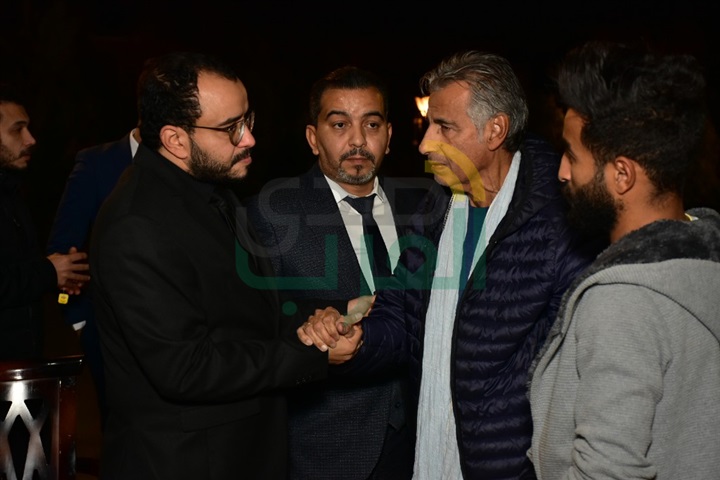 بالصور.. وصول خالد جلال وميريت الحريري ومحمدعز لتقديم العزاء في والدة حسام داغر بالصور.. وصول خالد جلال وميريت الحريري ومحمدعز لتقديم العزاء في والدة حسام داغر