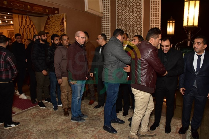 بالصور.. وصول خالد جلال وميريت الحريري ومحمدعز لتقديم العزاء في والدة حسام داغر بالصور.. وصول خالد جلال وميريت الحريري ومحمدعز لتقديم العزاء في والدة حسام داغر