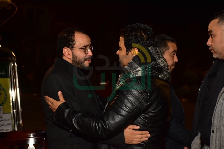 بالصور.. وصول خالد جلال وميريت الحريري ومحمدعز لتقديم العزاء في والدة حسام داغر بالصور.. وصول خالد جلال وميريت الحريري ومحمدعز لتقديم العزاء في والدة حسام داغر