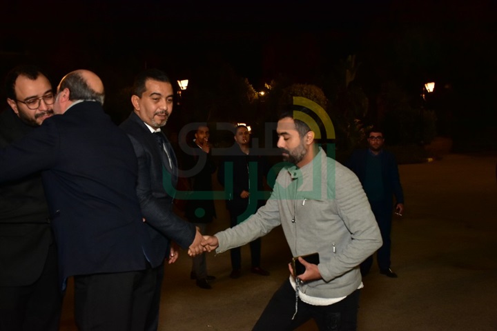 بالصور.. وصول خالد جلال وميريت الحريري ومحمدعز لتقديم العزاء في والدة حسام داغر بالصور.. وصول خالد جلال وميريت الحريري ومحمدعز لتقديم العزاء في والدة حسام داغر