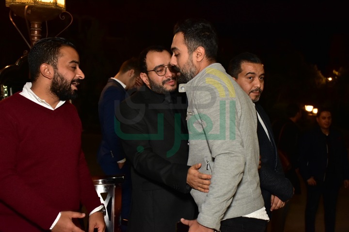 بالصور.. وصول خالد جلال وميريت الحريري ومحمدعز لتقديم العزاء في والدة حسام داغر بالصور.. وصول خالد جلال وميريت الحريري ومحمدعز لتقديم العزاء في والدة حسام داغر