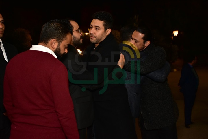بالصور.. وصول خالد جلال وميريت الحريري ومحمدعز لتقديم العزاء في والدة حسام داغر بالصور.. وصول خالد جلال وميريت الحريري ومحمدعز لتقديم العزاء في والدة حسام داغر