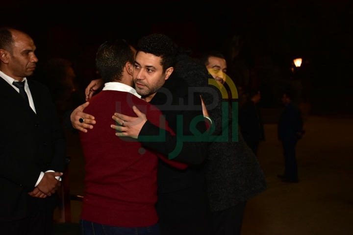 بالصور.. وصول خالد جلال وميريت الحريري ومحمدعز لتقديم العزاء في والدة حسام داغر بالصور.. وصول خالد جلال وميريت الحريري ومحمدعز لتقديم العزاء في والدة حسام داغر