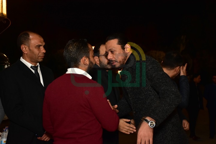 بالصور.. وصول خالد جلال وميريت الحريري ومحمدعز لتقديم العزاء في والدة حسام داغر بالصور.. وصول خالد جلال وميريت الحريري ومحمدعز لتقديم العزاء في والدة حسام داغر