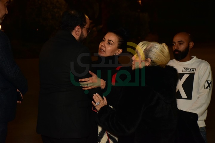 بالصور.. وصول خالد جلال وميريت الحريري ومحمدعز لتقديم العزاء في والدة حسام داغر بالصور.. وصول خالد جلال وميريت الحريري ومحمدعز لتقديم العزاء في والدة حسام داغر
