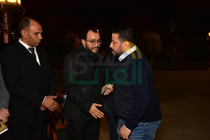بالصور.. وصول خالد جلال وميريت الحريري ومحمدعز لتقديم العزاء في والدة حسام داغر بالصور.. وصول خالد جلال وميريت الحريري ومحمدعز لتقديم العزاء في والدة حسام داغر