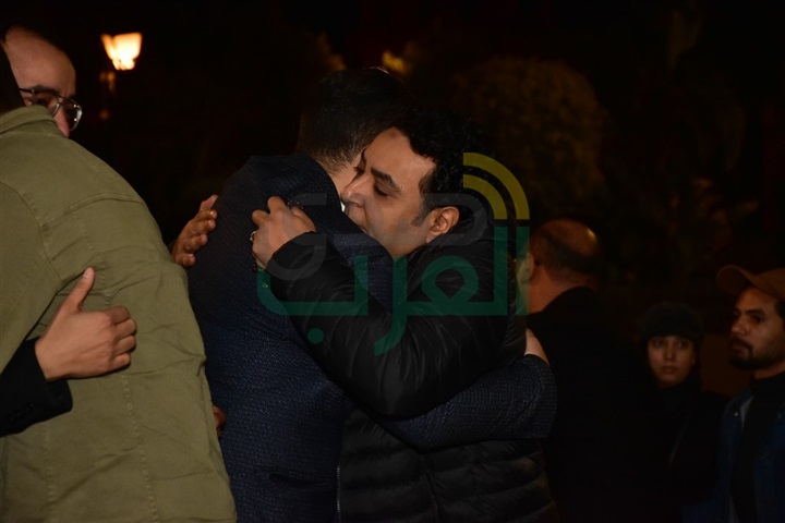بالصور.. وصول خالد جلال وميريت الحريري ومحمدعز لتقديم العزاء في والدة حسام داغر بالصور.. وصول خالد جلال وميريت الحريري ومحمدعز لتقديم العزاء في والدة حسام داغر