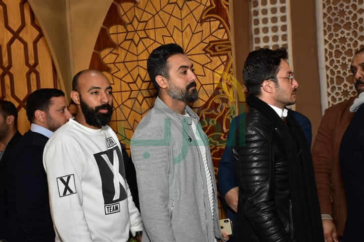 بالصور.. وصول خالد جلال وميريت الحريري ومحمدعز لتقديم العزاء في والدة حسام داغر بالصور.. وصول خالد جلال وميريت الحريري ومحمدعز لتقديم العزاء في والدة حسام داغر