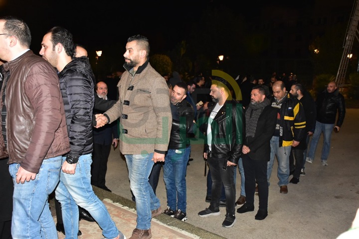 بالصور.. وصول خالد جلال وميريت الحريري ومحمدعز لتقديم العزاء في والدة حسام داغر بالصور.. وصول خالد جلال وميريت الحريري ومحمدعز لتقديم العزاء في والدة حسام داغر