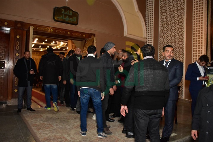 بالصور.. وصول خالد جلال وميريت الحريري ومحمدعز لتقديم العزاء في والدة حسام داغر بالصور.. وصول خالد جلال وميريت الحريري ومحمدعز لتقديم العزاء في والدة حسام داغر