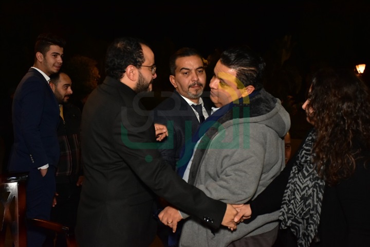بالصور.. وصول خالد جلال وميريت الحريري ومحمدعز لتقديم العزاء في والدة حسام داغر بالصور.. وصول خالد جلال وميريت الحريري ومحمدعز لتقديم العزاء في والدة حسام داغر