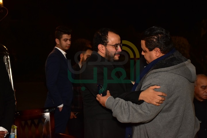 بالصور.. وصول خالد جلال وميريت الحريري ومحمدعز لتقديم العزاء في والدة حسام داغر بالصور.. وصول خالد جلال وميريت الحريري ومحمدعز لتقديم العزاء في والدة حسام داغر