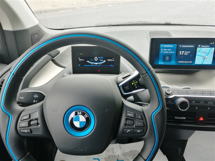 تجربة سريعة لـ BMW i3.. ريادة السيارات الكهربائية بالسوق المصرية